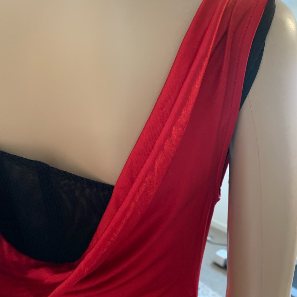 (BCBG MAXAZRIA) Woman’s Beautiful red clothes - Picture 7 of 11
